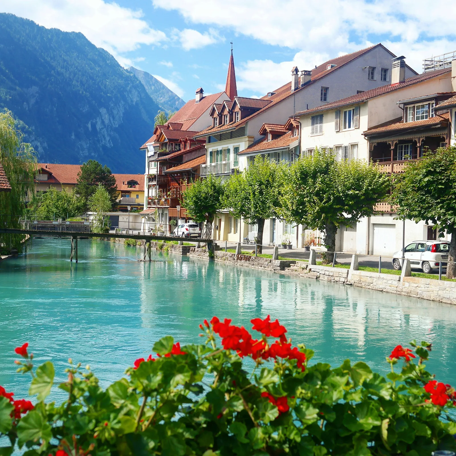Riverside houses and turquoise water in Interlaken